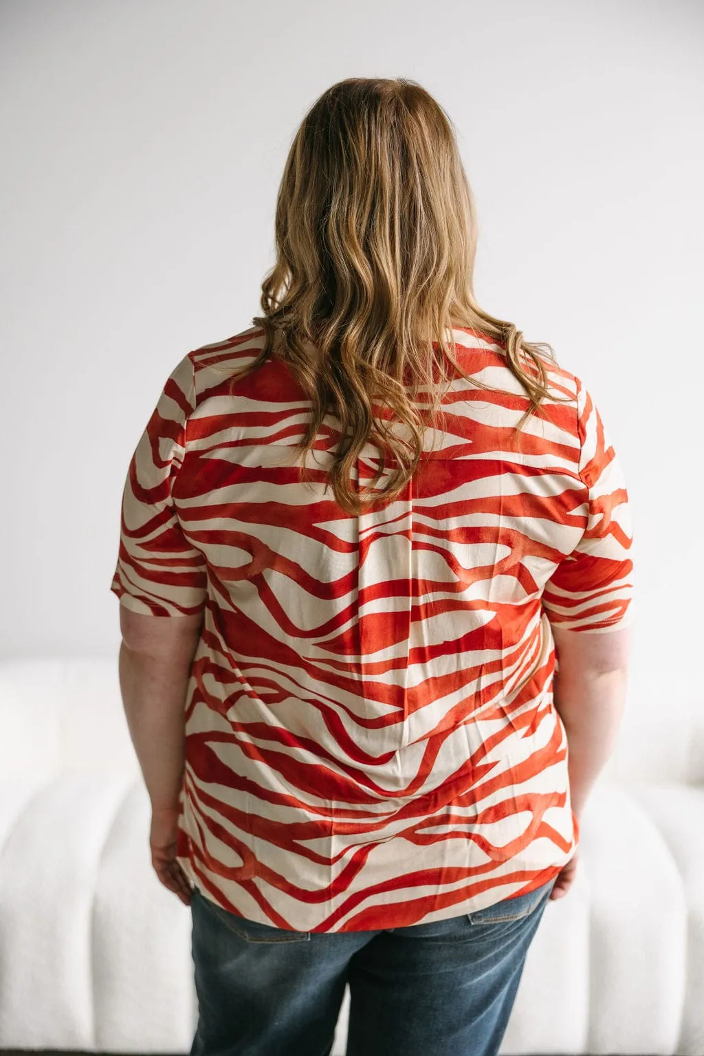 BREEZY BANDED HEM BLOUSE IN ABSTRACT PRINT