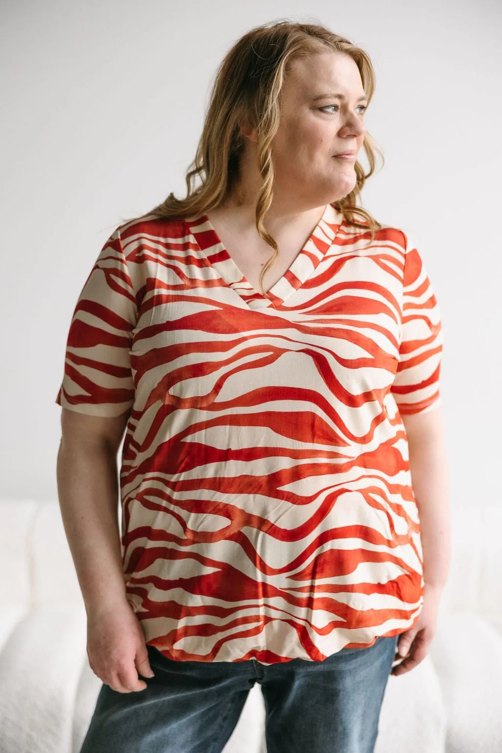 BREEZY BANDED HEM BLOUSE IN ABSTRACT PRINT
