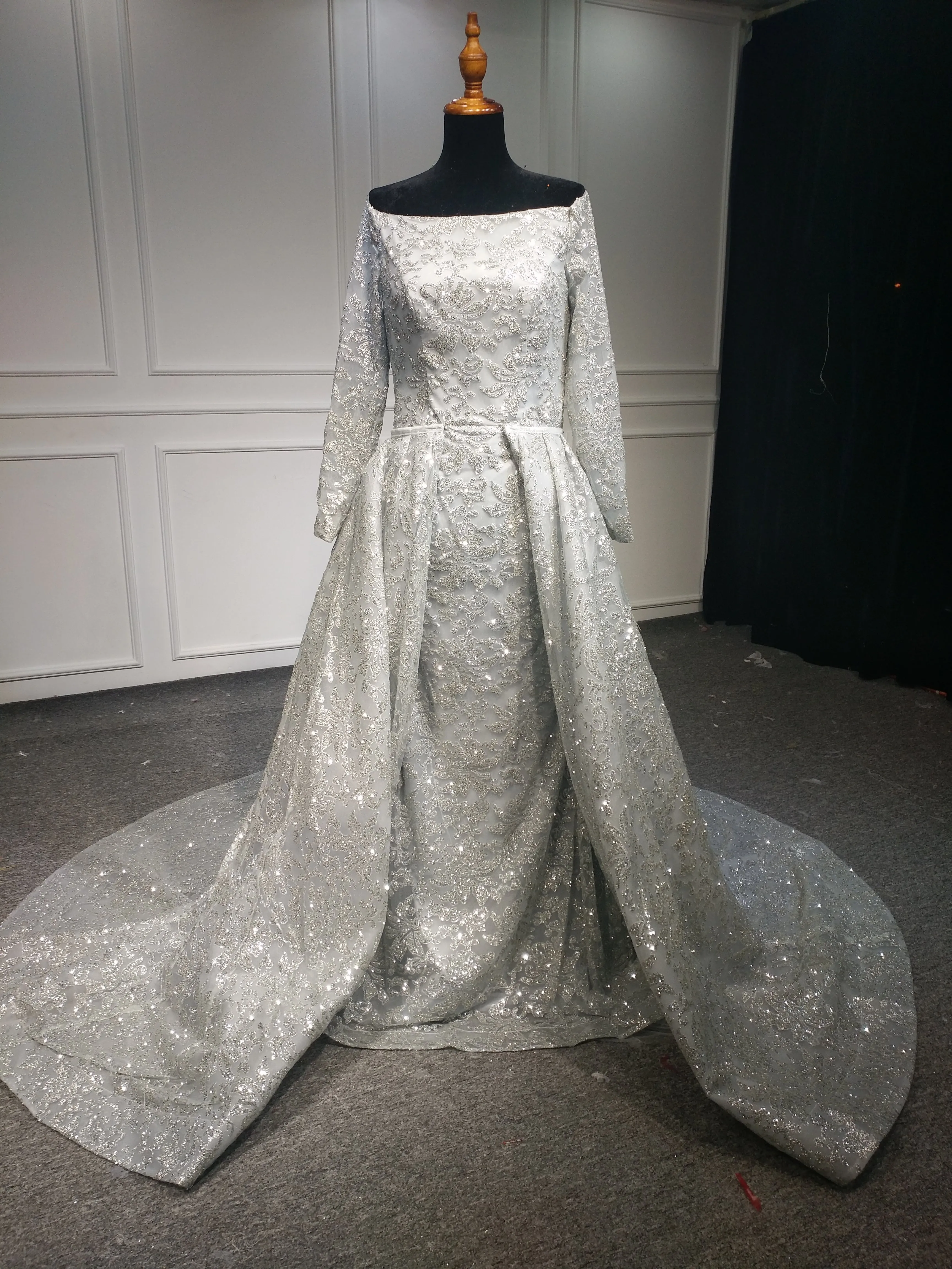 off shoulder sliver gray long sleeves prom dresses with removable train