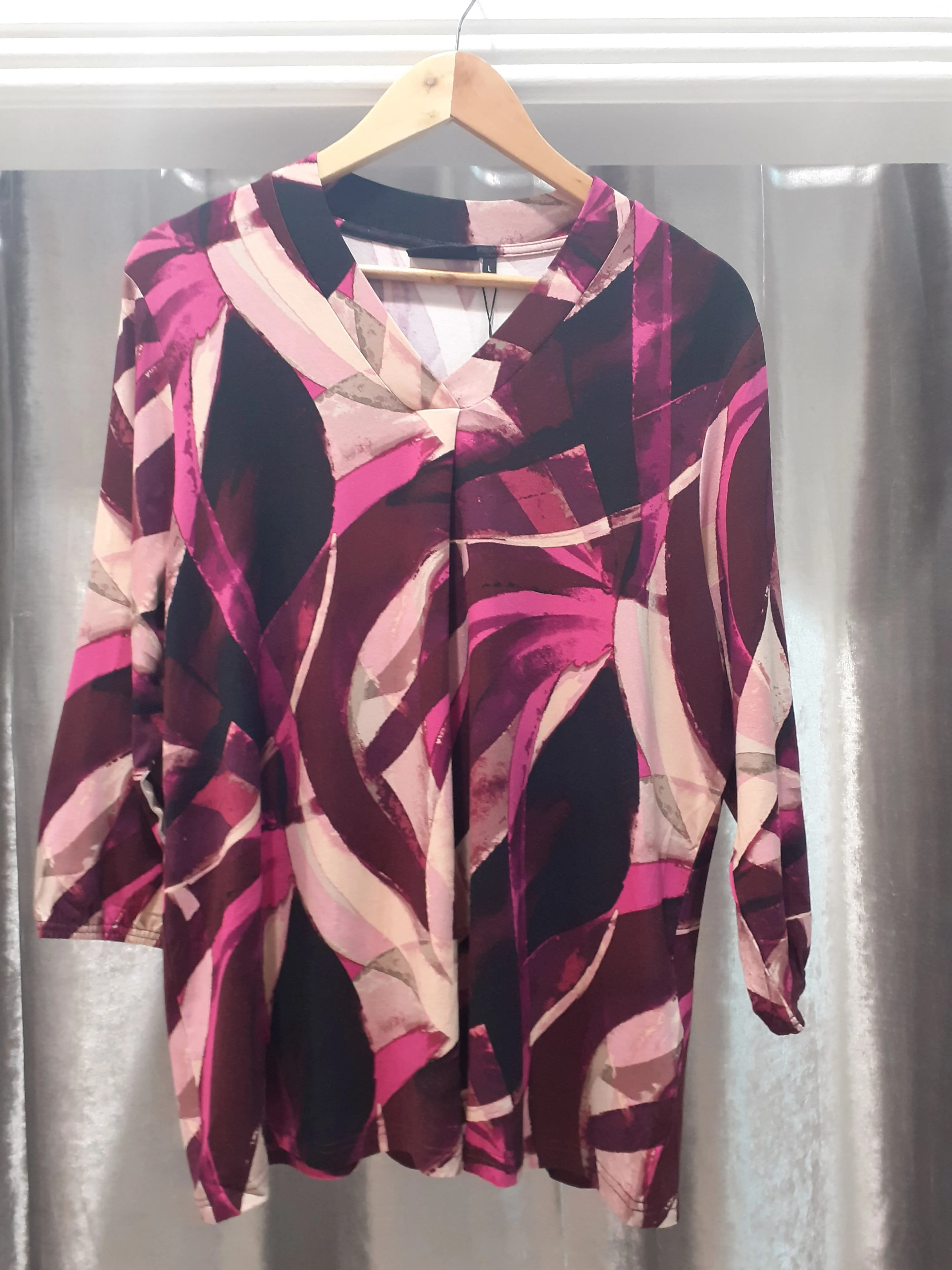 Signature abstract V neckline tops