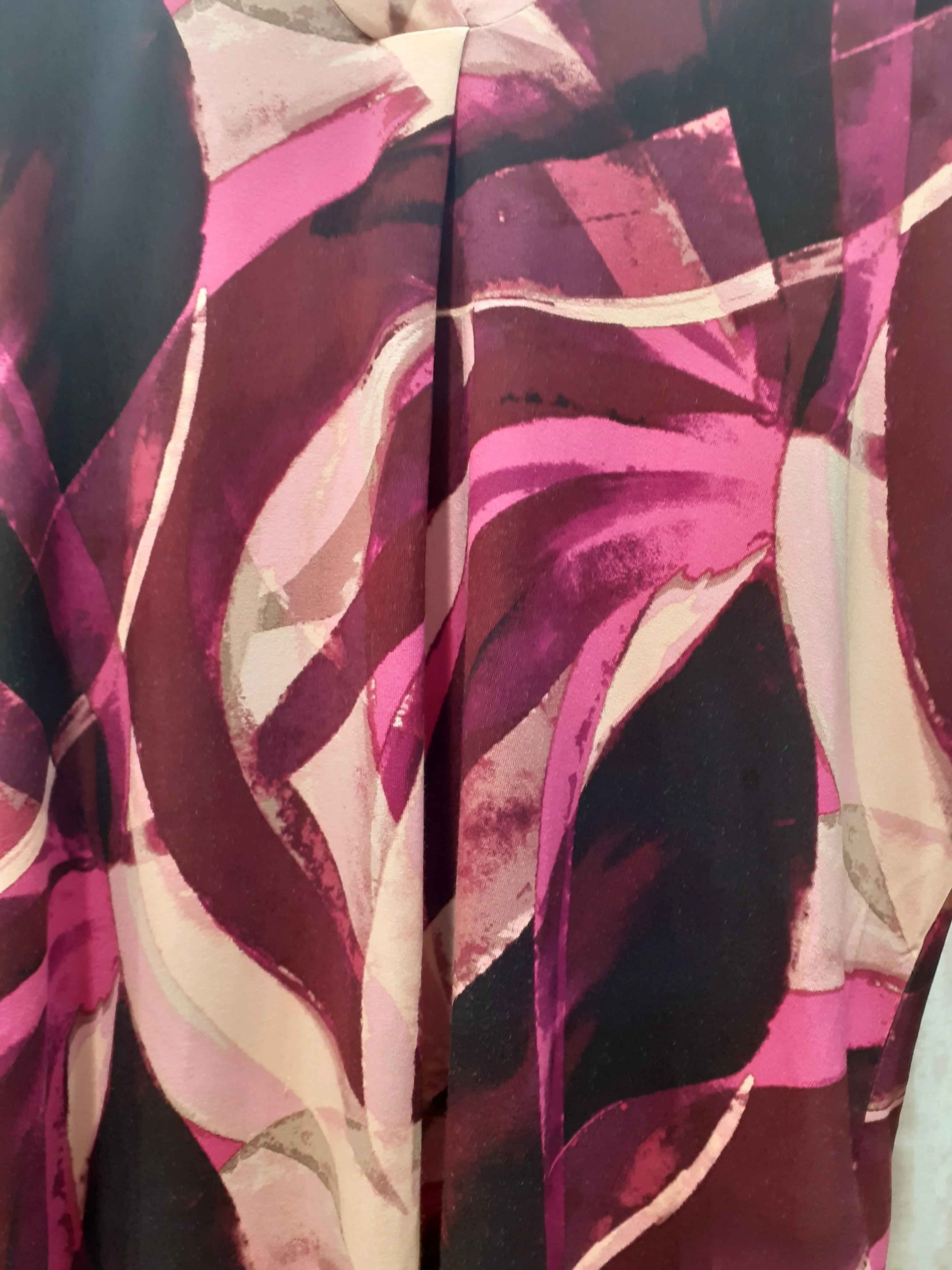 Signature abstract V neckline tops
